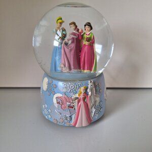 VINTAGE 1987 ENESCO DISNEY PRINCESS MUSICAL SNOWGLOBE WITH 4 PRINCESSES EUC